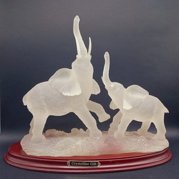 2 Elephants Crestaline ??Stone