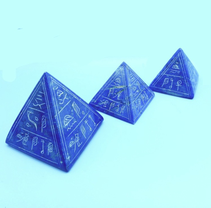 3 Pyramids Engraved - Onyx