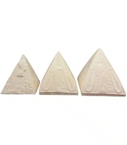 Detaillierte Gravuren auf Marmorstein-Ägyptischer Pyramide